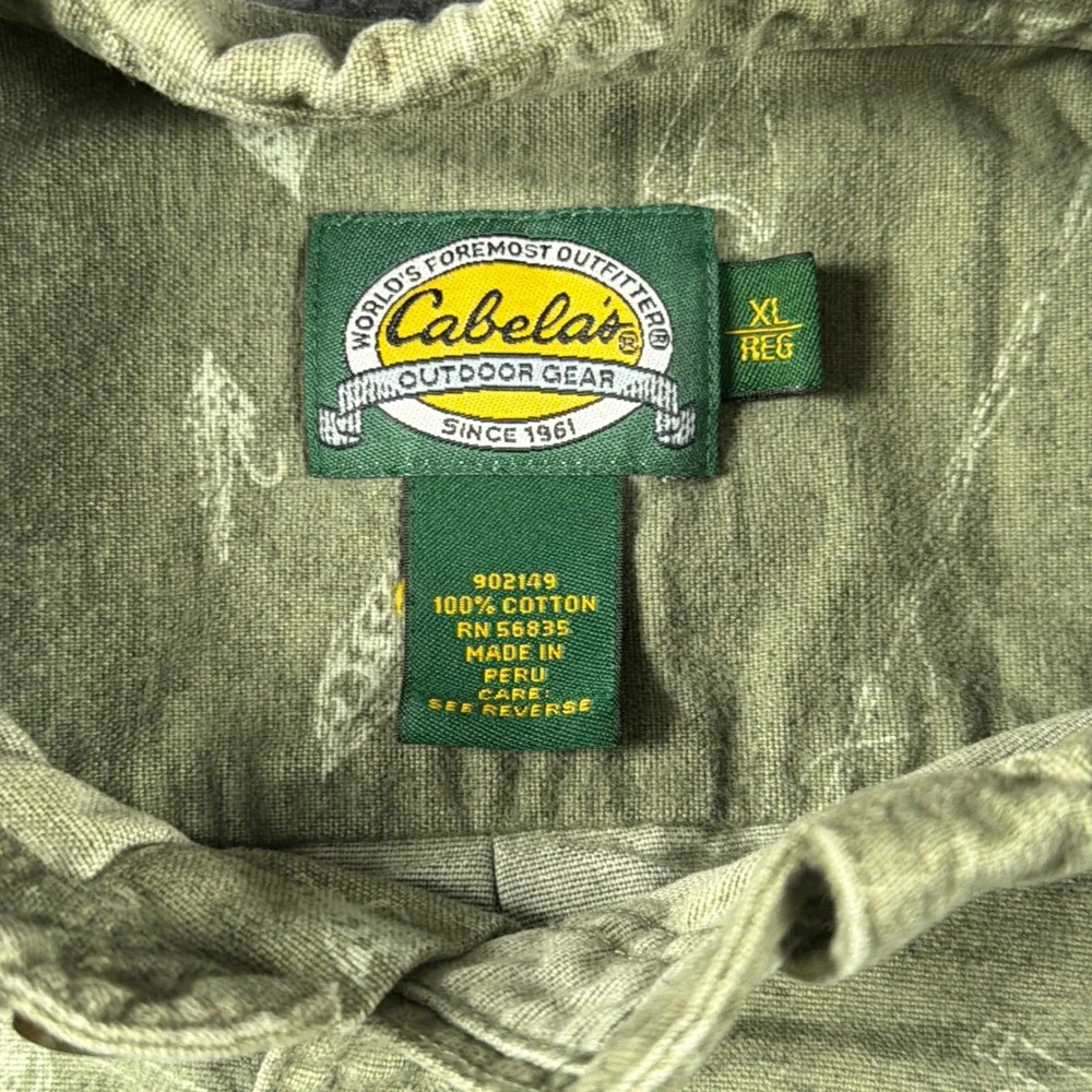 Cabelas Fishing Shirt Green Trout Fly Rod Mens XL Cotton Button Up Made in Peru